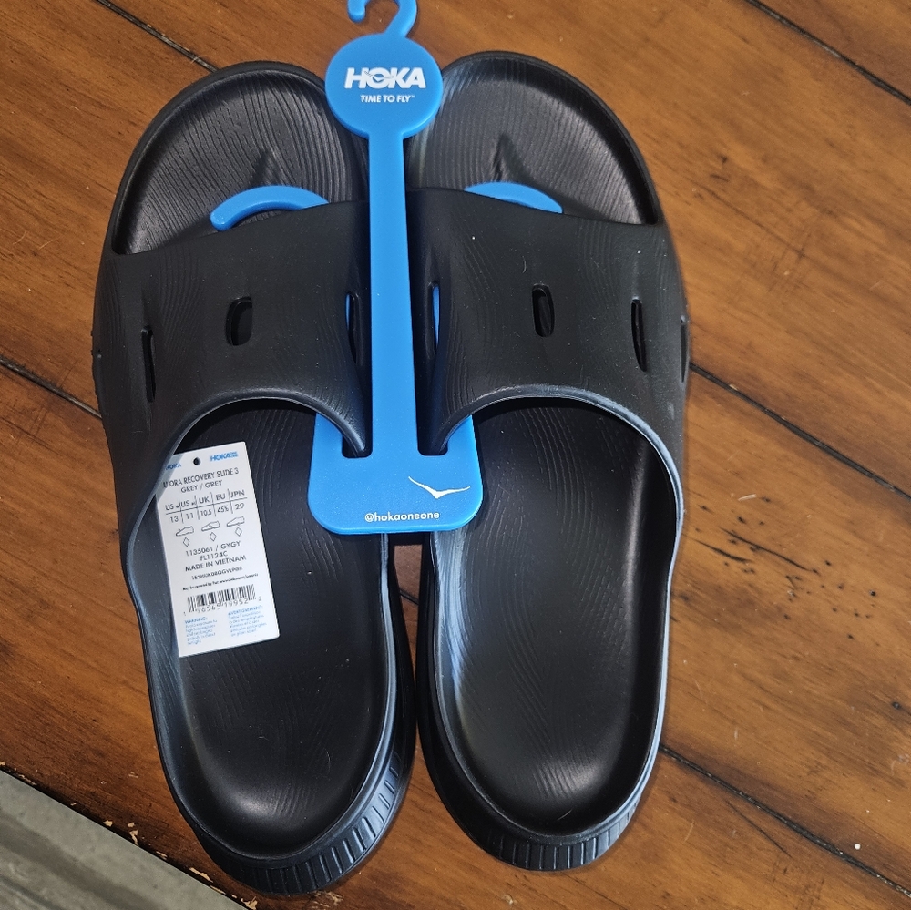 Hoka recovery slides 3 NWT